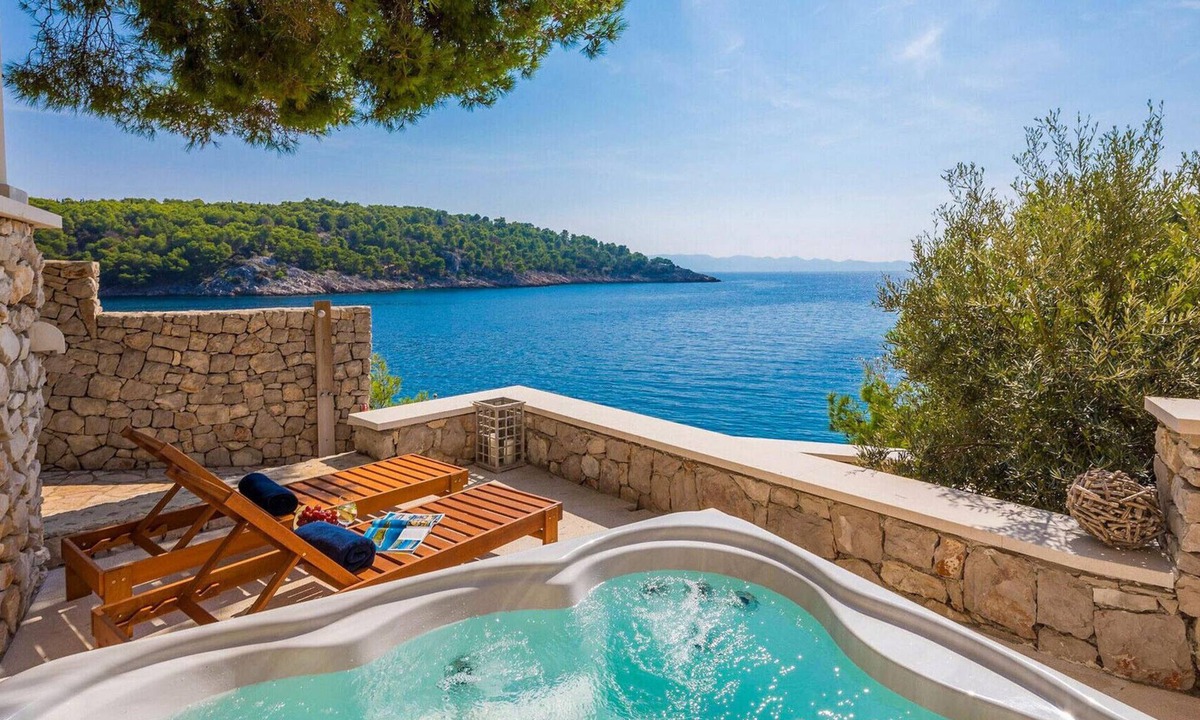 Cove Osibova (Milna) Villa | Seafront Villa Marella