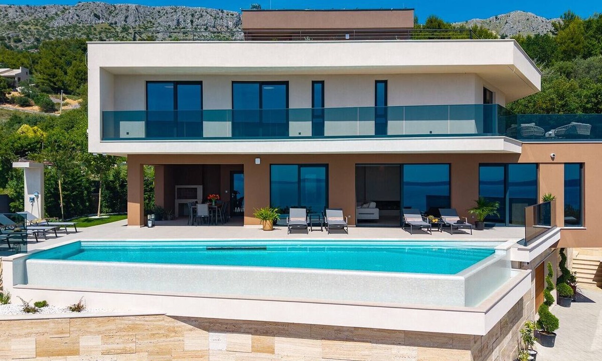 Podstrana Villa | Seaview Villa Allure, Luxurious 4 en-suite bedroom Retreat with panoramic sea views