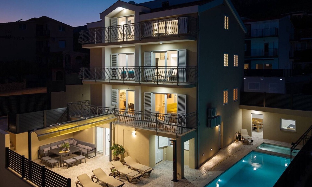 Dugi Rat Villa | Seaview Villa Diamond, 7-bedroom villa Just 500 Meters from the Beach