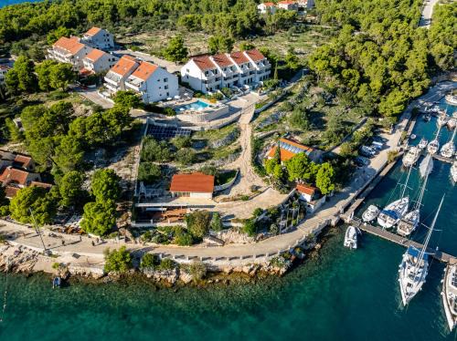 Cove Makarac (Milna) Apartment | Seaview Zen Milna