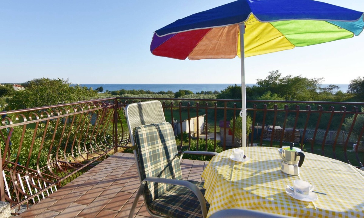 Zambratija Apartment | Shared gardened accommodation with bbq and sea view