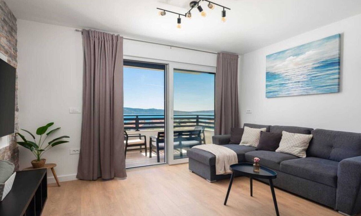 Kastel Sucurac Apartment | Shimmering Sea Apartment with Terrace - Four Bedroom Apartment with Terrace