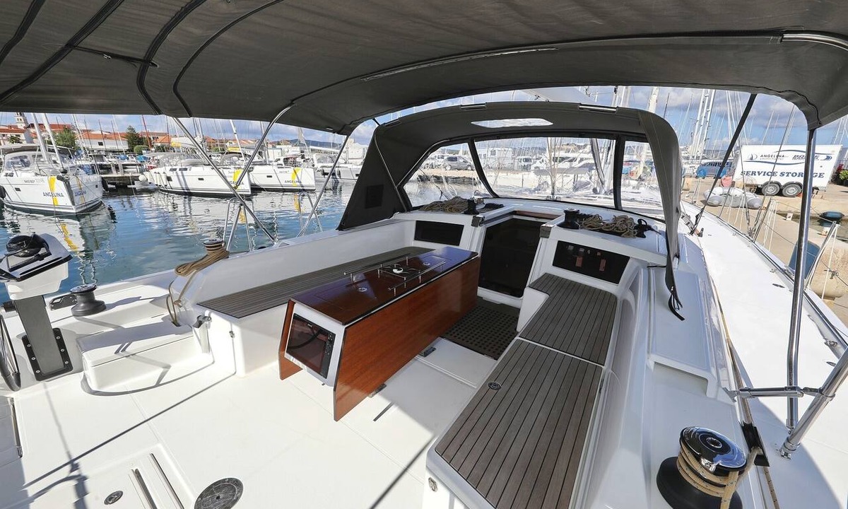 Tribunj Boat Rental | Sibenik Sun and Beach Sailing Extravaganza