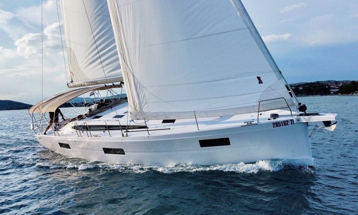 Pirovac Boat Rental | Sibenik Sun-soaked Sailing: A Luxurious Croatian Voyage