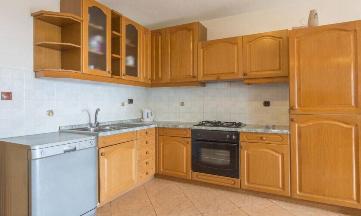 Lisicici House | Six Bedroom Holiday House With Pool