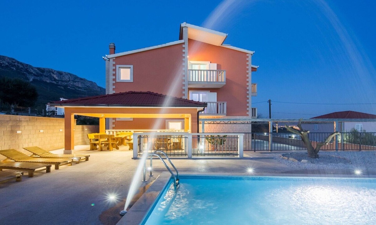 Kastel Sucurac Villa | Six Bedroom Villa with Pool,Sauna&Jacuzzi