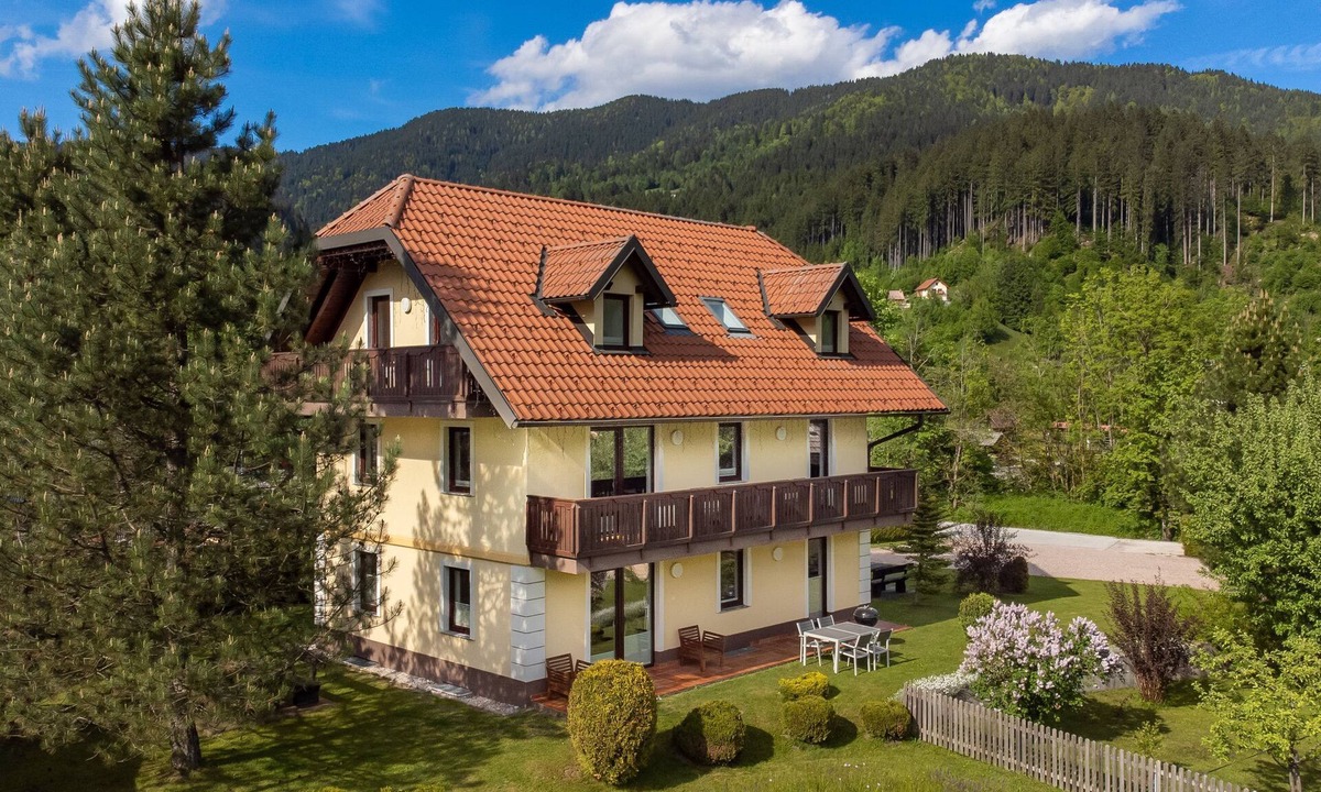 Ratece Cottage | Sleeps 20 guests in 6 bedrooms