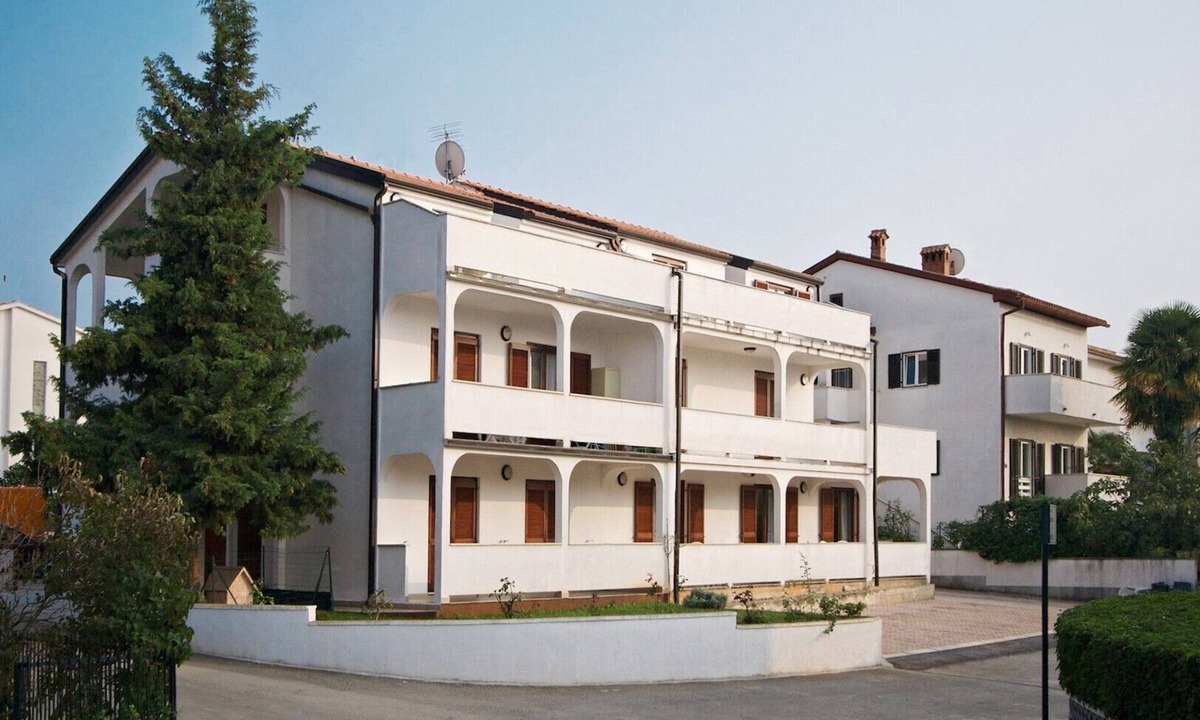 Spadici Apartment | Spacious and fully equipped one bedroom apartment in a great location in Porec near the beach