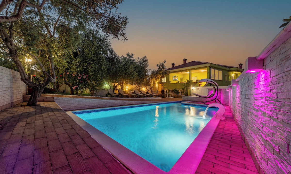 Sveti Filip i Jakov Villa | Spacious Dalmatian Villa with Private Pool & Garden