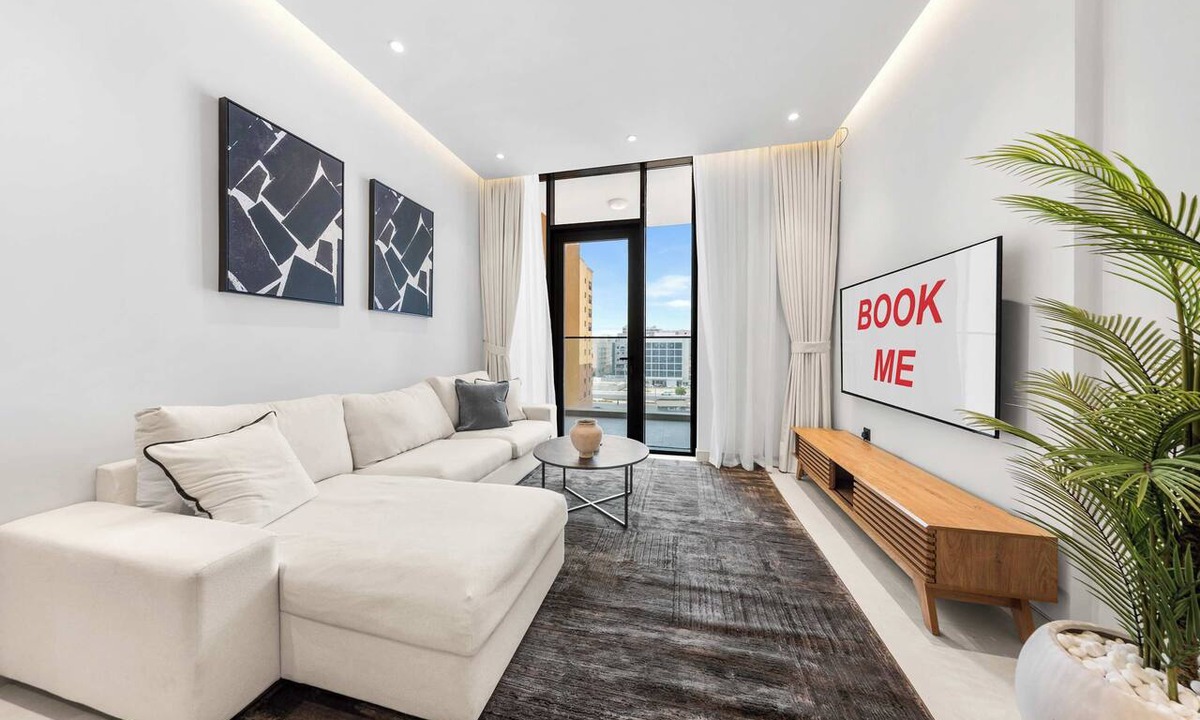 Dubai Apartment | StayShort - Bright & Roomy 2 bed with Balcony that Sleeps 6