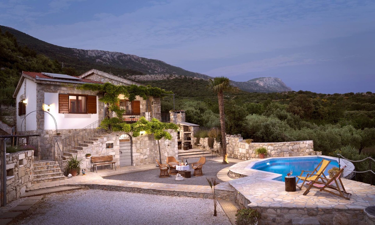 Kastel Luksic House | Stone house Angelo - Peace oasis with pool