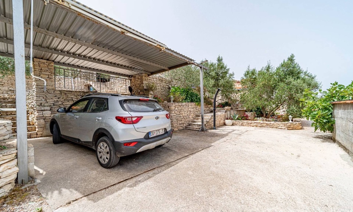 Blato House | Stone House Blaca - Two Bedroom Stone House with Terrace and Sea View