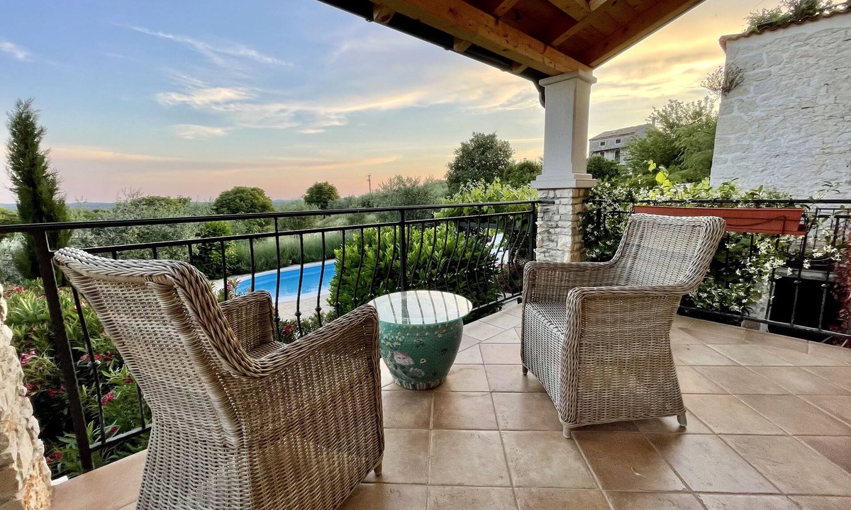 Sveti Lovrec House | Stone villa in historic surroundings