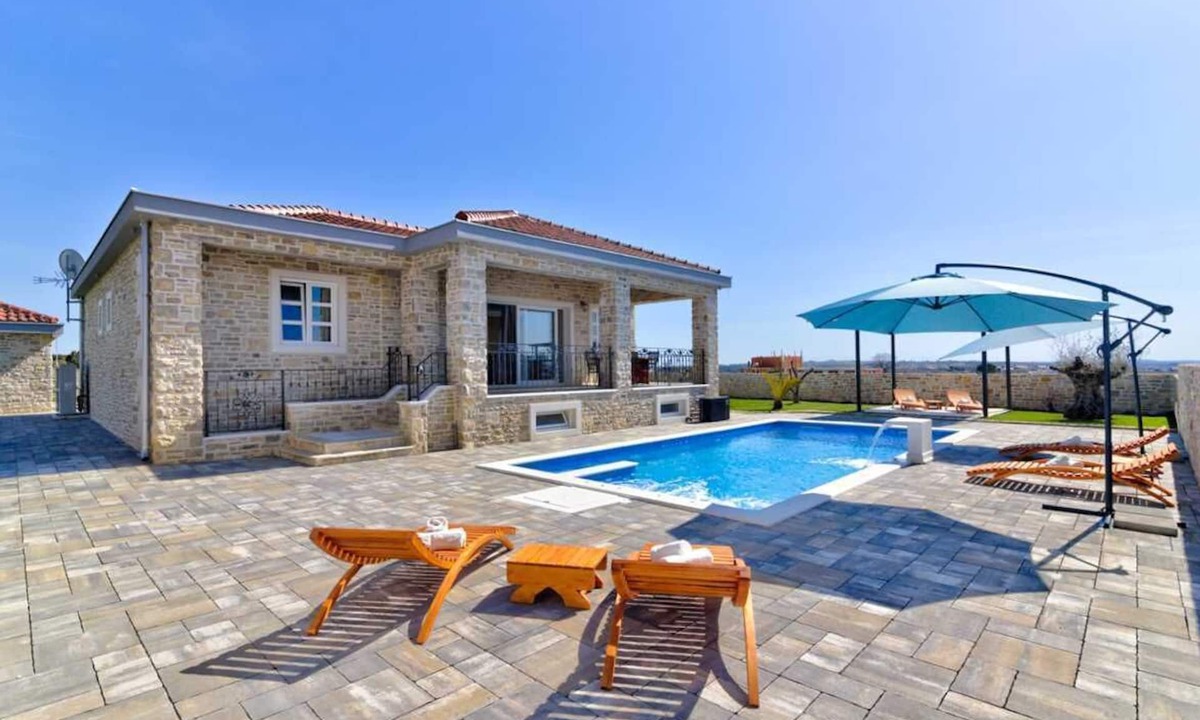 Vrsi Villa | StoneVilla by Aneo Travel