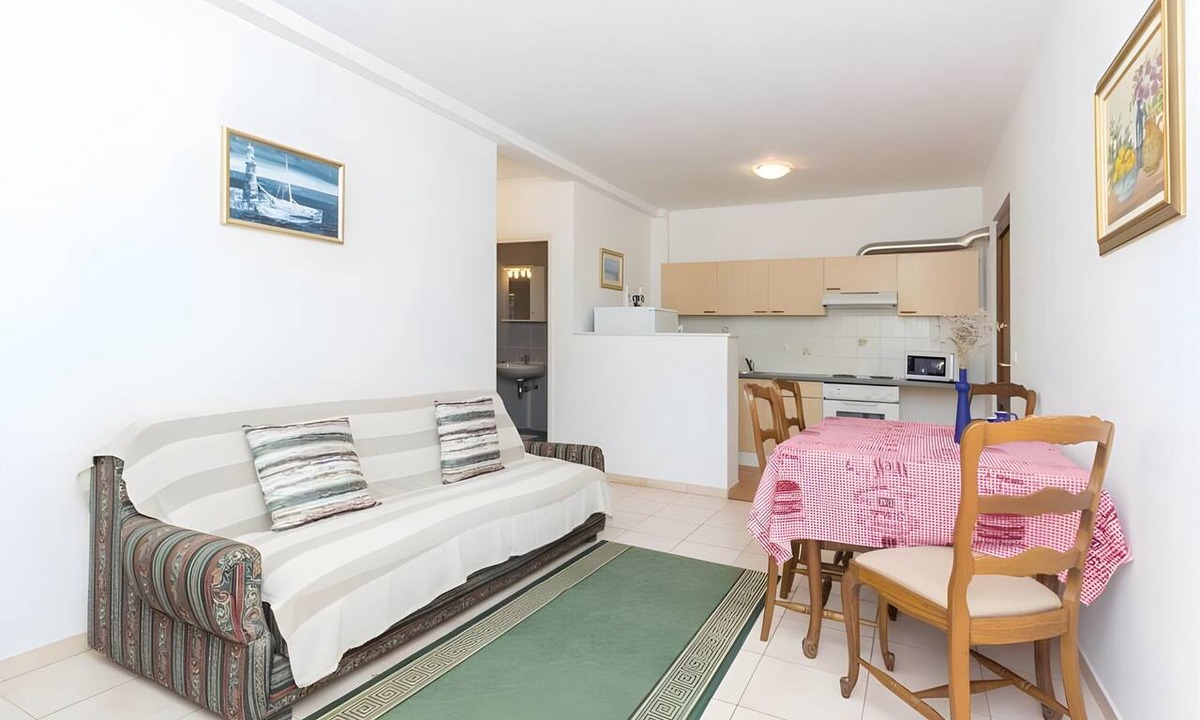Tkon Apartment | Studio Apartment with Mountain View, WiFi, and Air Conditioning
