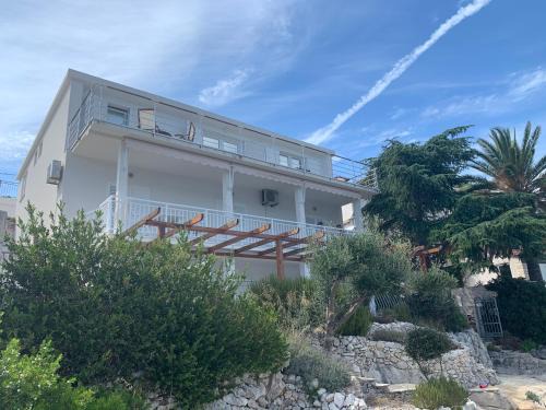 Cove Tri Zala (Zrnovo) Apartment | Studio Apartments More