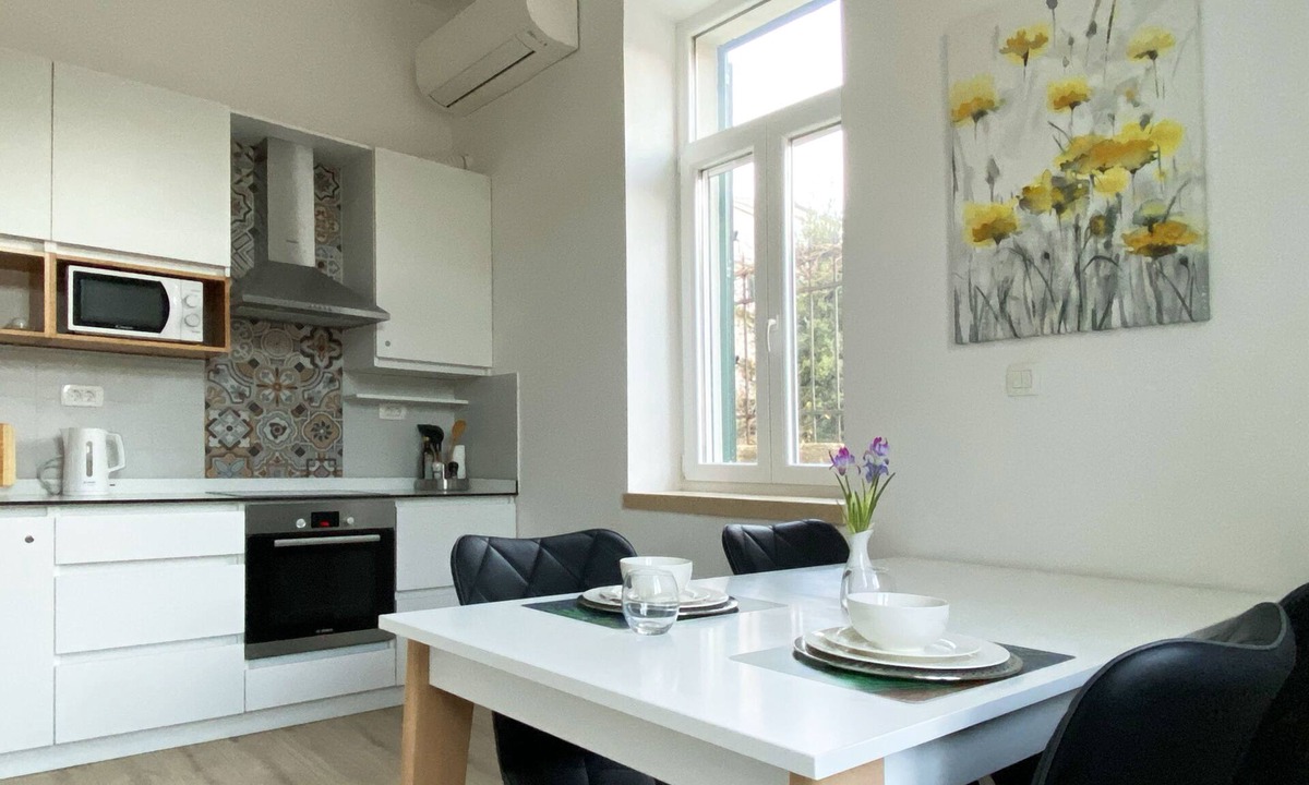 Split Apartment | Studio Apt Orchard on Rokova St