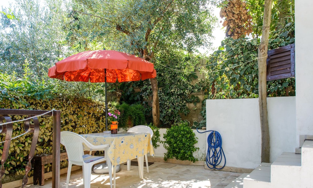 Arbanija Apartment | Studio flat near beach Arbanija, Čiovo (AS-18624-b)