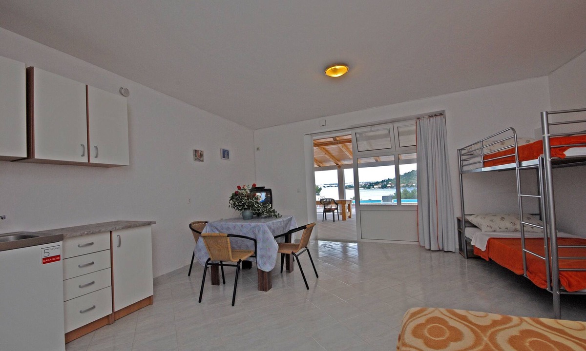 Kali Apartment | Studio flat with a swimming pool Kali, Ugljan (AS-14083-c)