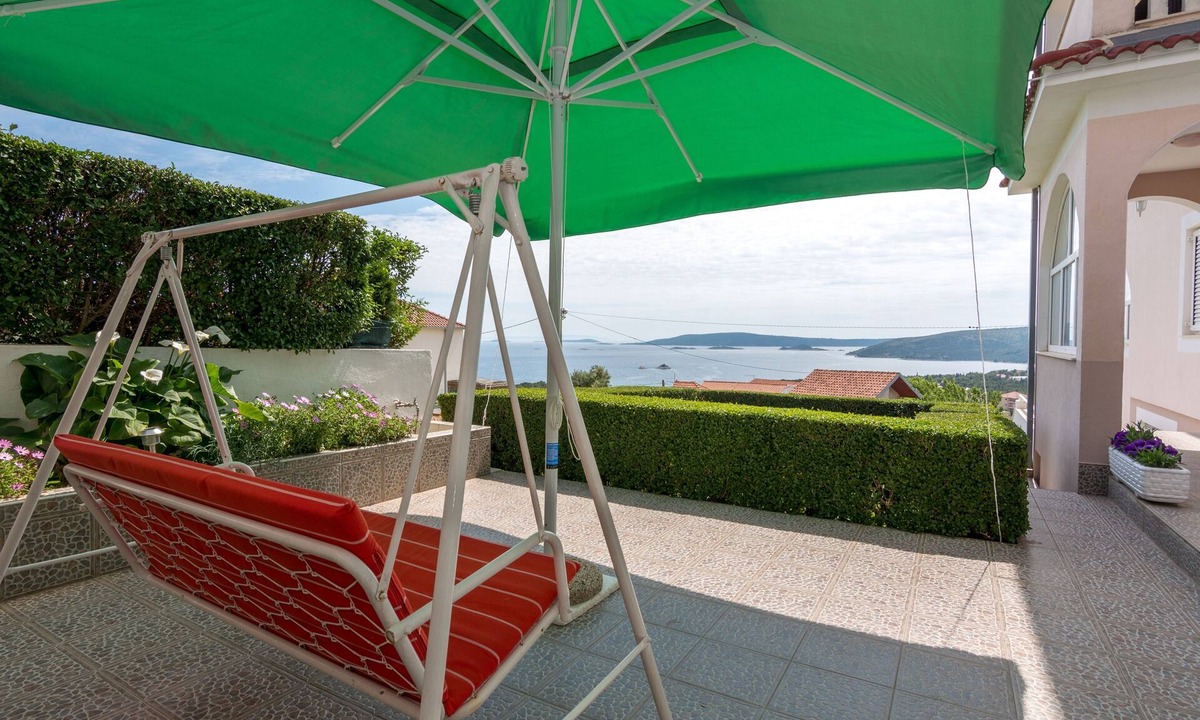 Seget Vranjica Apartment | Studio flat with balcony and sea view Seget Vranjica, Trogir (AS-12499-d)