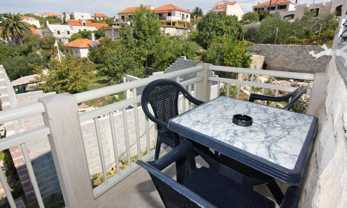 Sumartin Apartment | Studio flat with balcony and sea view Sumartin, Brač (AS-5620-b)