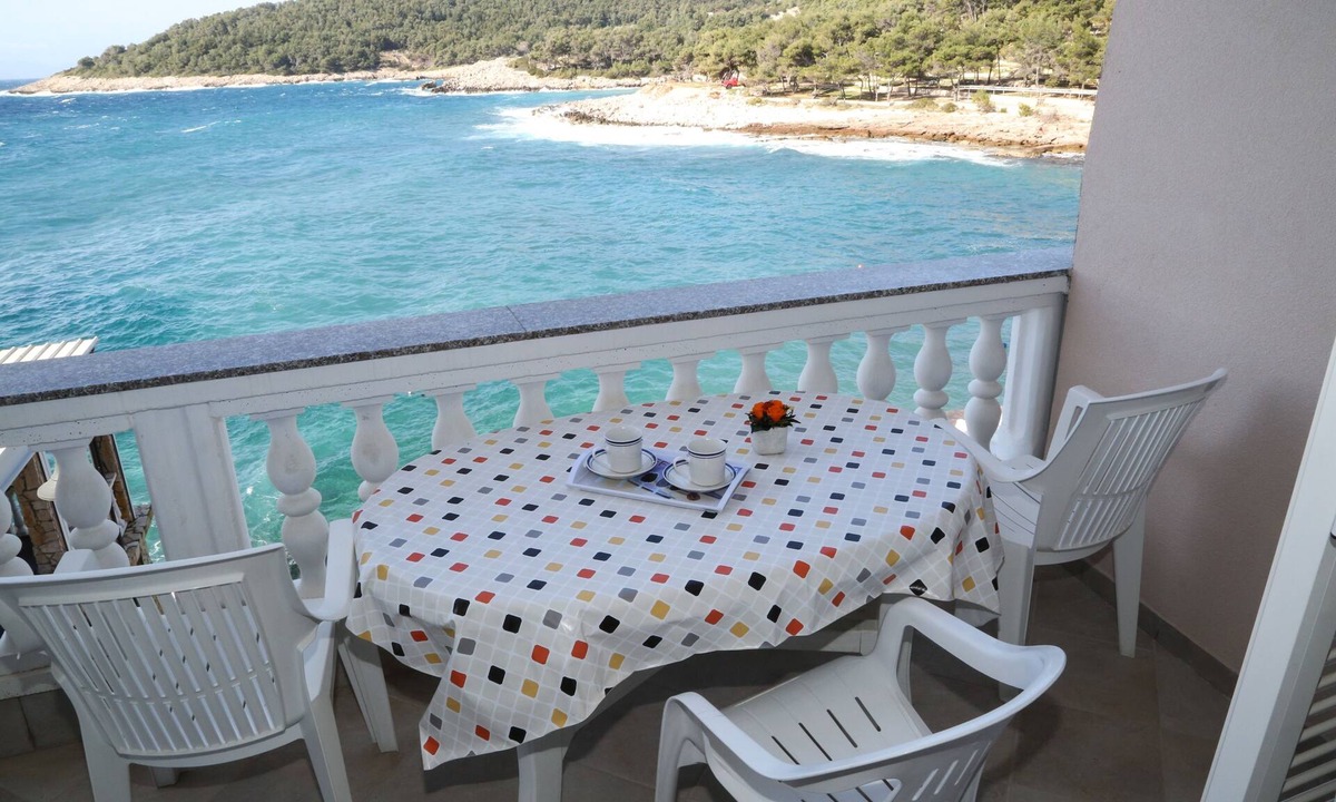 Milna Apartment | Studio flat with balcony and sea view Milna, Hvar (AS-22619-a)