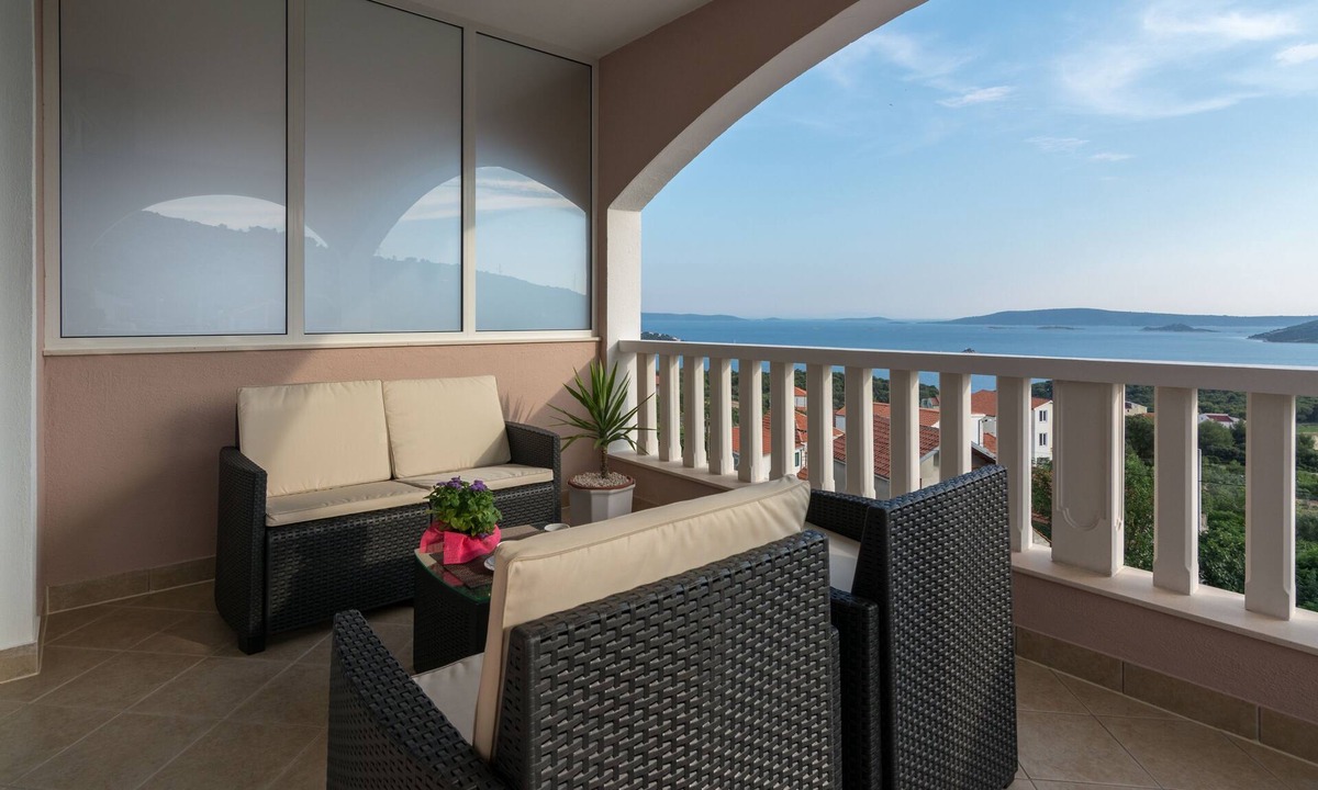 Seget Vranjica Apartment | Studio flat with terrace and sea view Seget Vranjica, Trogir (AS-12499-b)