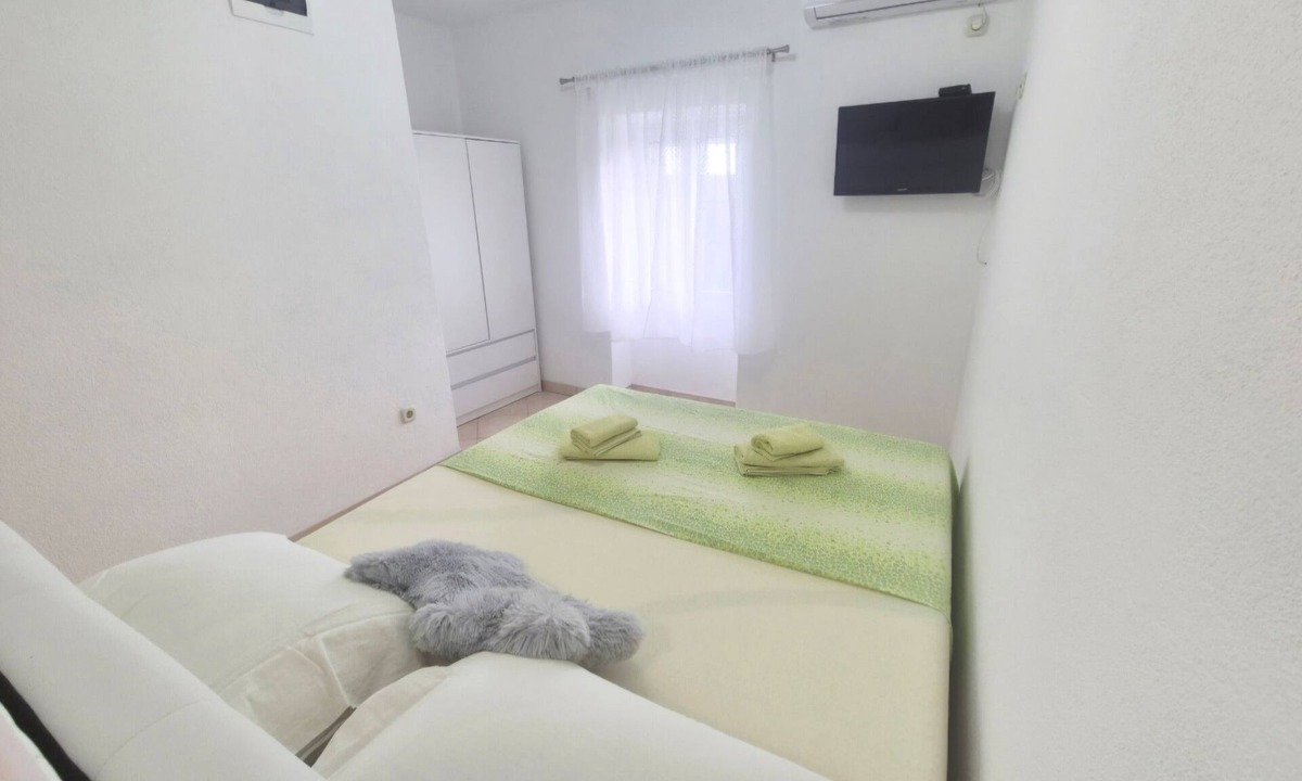 Komiza Apartment | Studio flat with terrace and sea view Komiža, Vis (AS-26985-a)