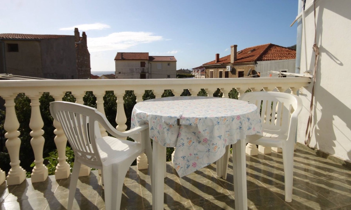 Komiza Apartment | Studio flat with terrace Komiža, Vis (AS-8926-a)