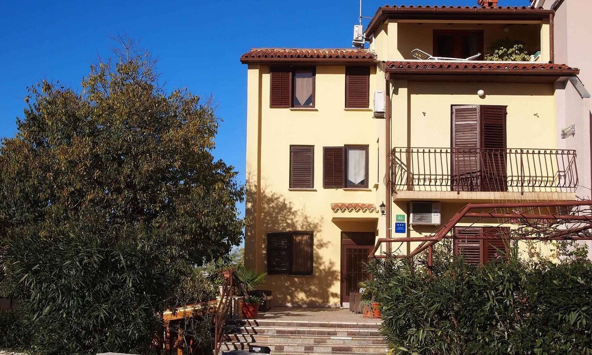 Stinjan Apartment | Studio with terrace and air conditioning
