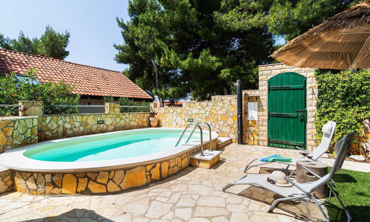 Ivan Dolac Apartment | Stunning apartment in Ivan Dolac