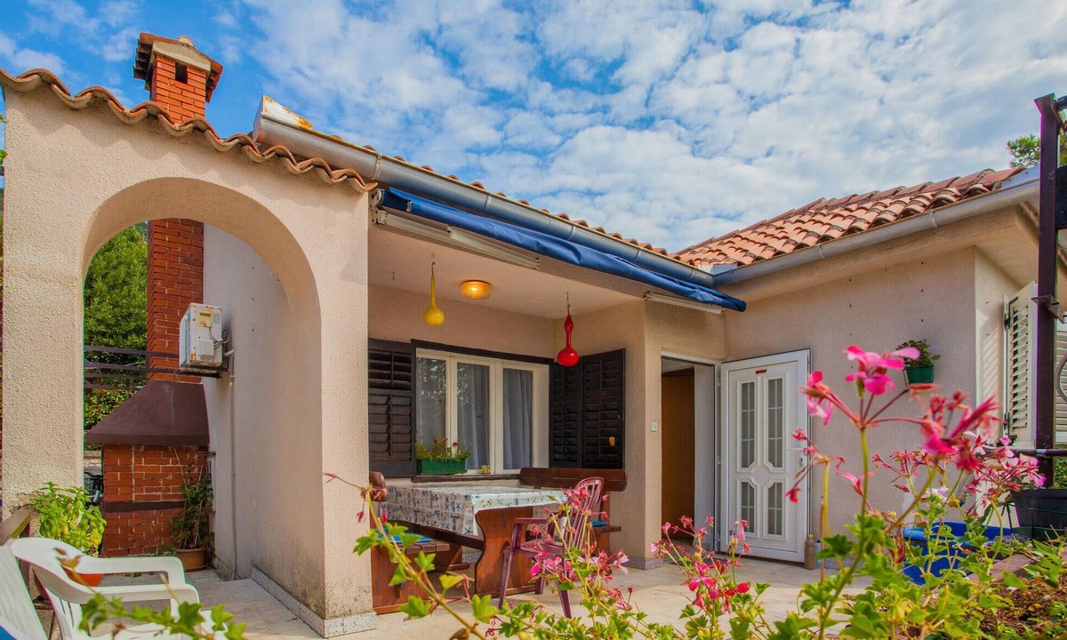Cres Apartment | Stunning apartment in Cres with WiFi