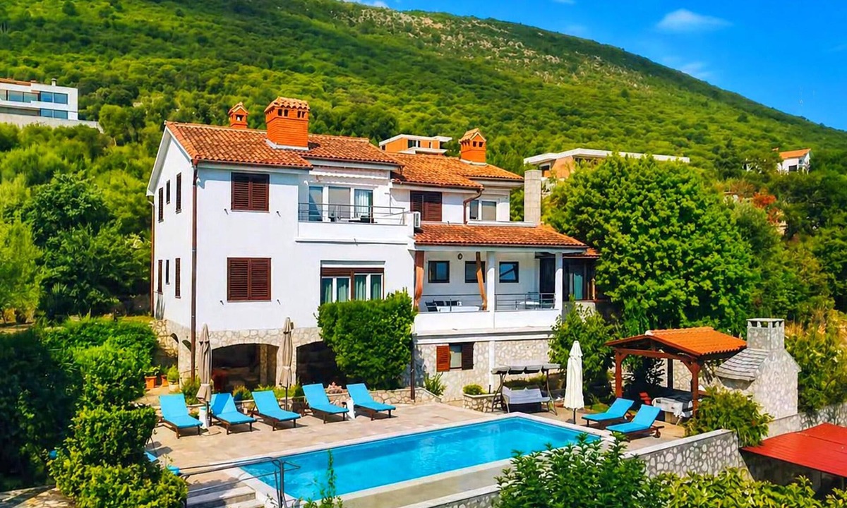 Ravni Apartment | Stunning apartment in Labin with swimming pool