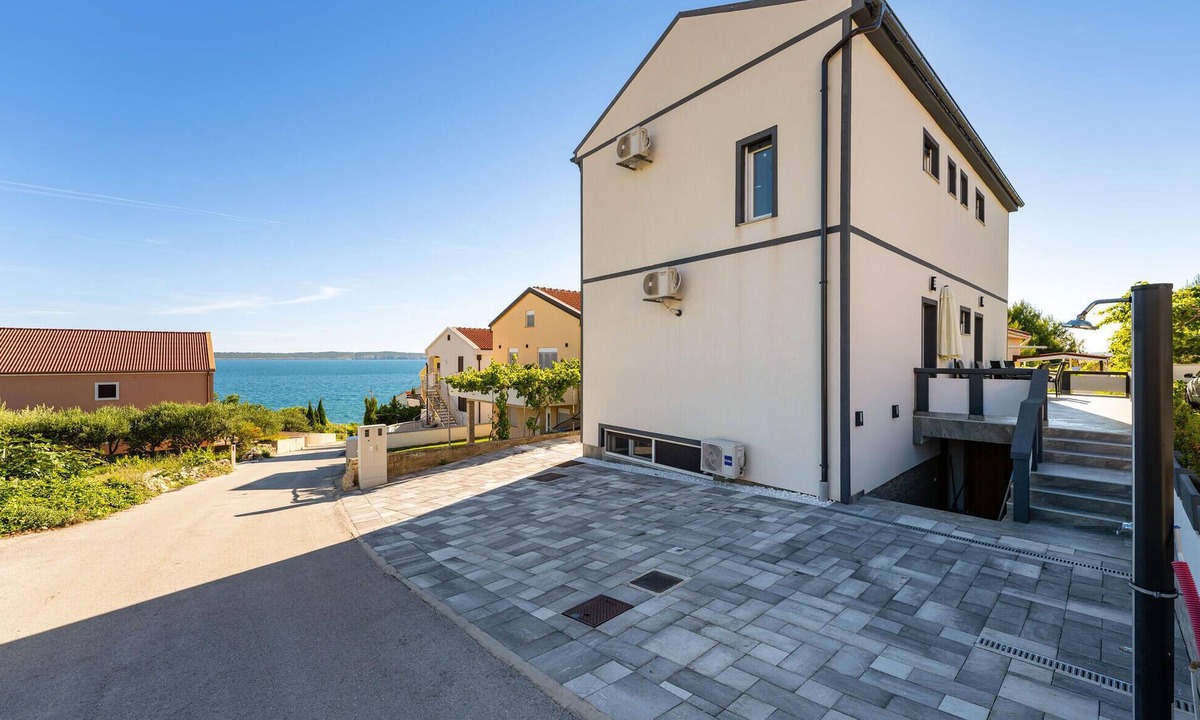 Rtina Apartment | Stunning apartment in Rtina with WiFi