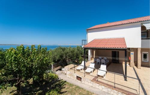 Rtina Apartment | Stunning Apartment In Rtina With House Sea View