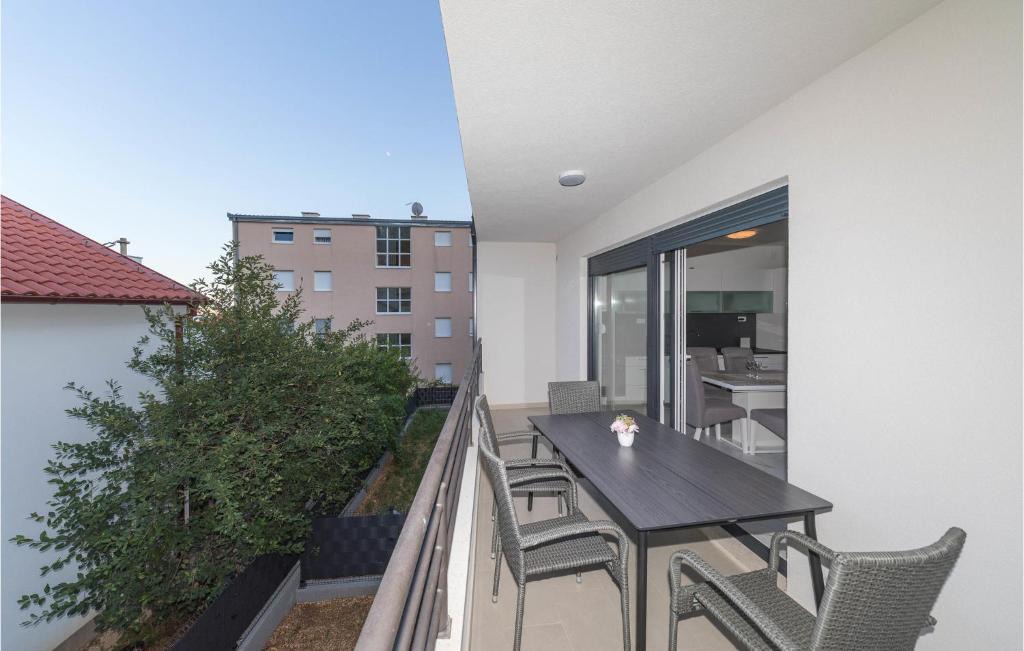 Seget Donji Apartment | Stunning apartment in Trogir with WiFi and 2 Bedrooms