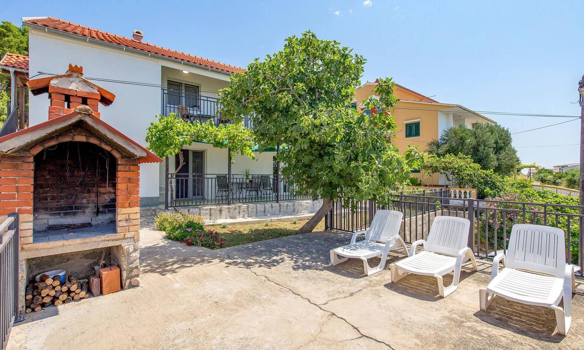 Vlasici Apartment | Stunning apartment in Vlasici with house sea view