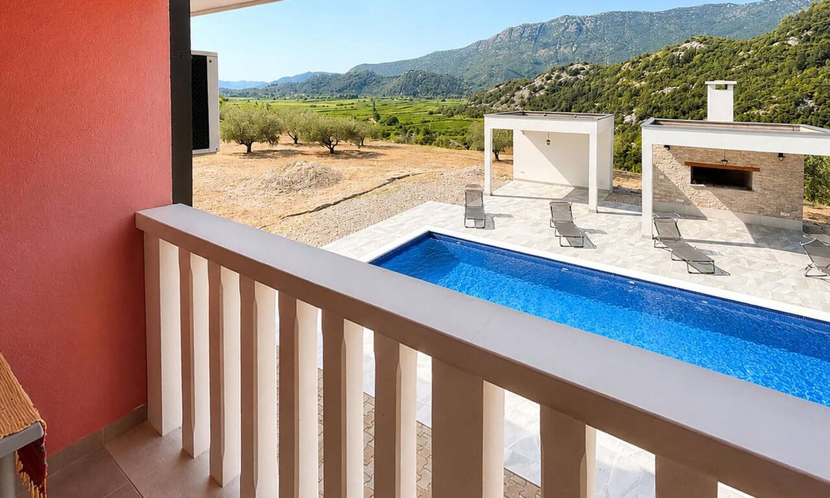 Dusina Apartment | Stunning apartment in Vrgorac with outdoor swimming pool
