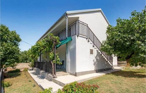 Vlasici Apartment | Stunning Apartment In Vlasici With Wifi