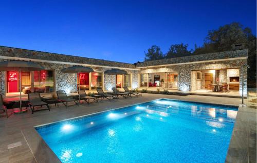 Dicmo House | Stunning Home In Dicmo