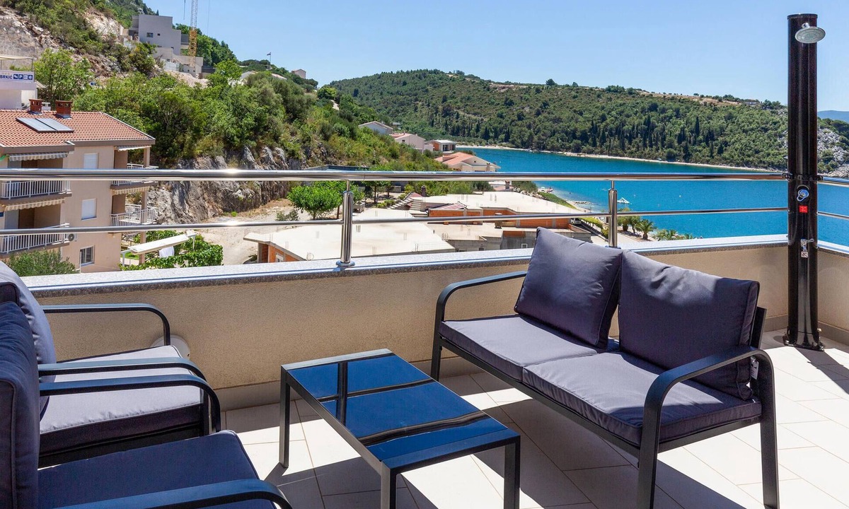 Duba House | Stunning home in Duba with house sea view