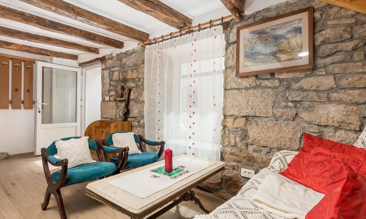Jurdani House | Stunning home in Jurdani with WiFi