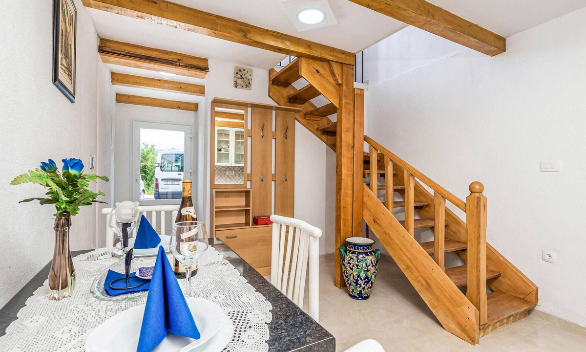 Jurdani House | Stunning home in Jurdani with WiFi