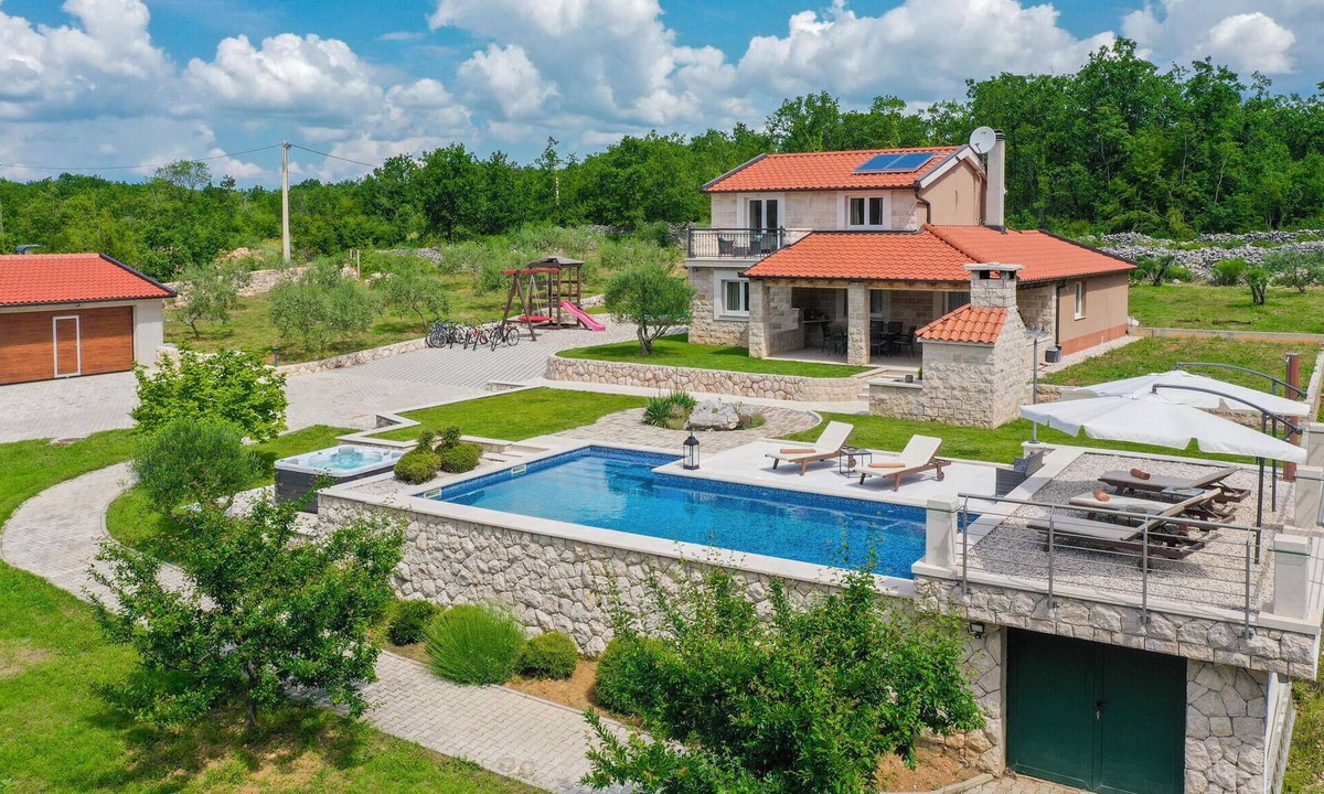 Kamenmost House | Stunning home in Kamen Most
