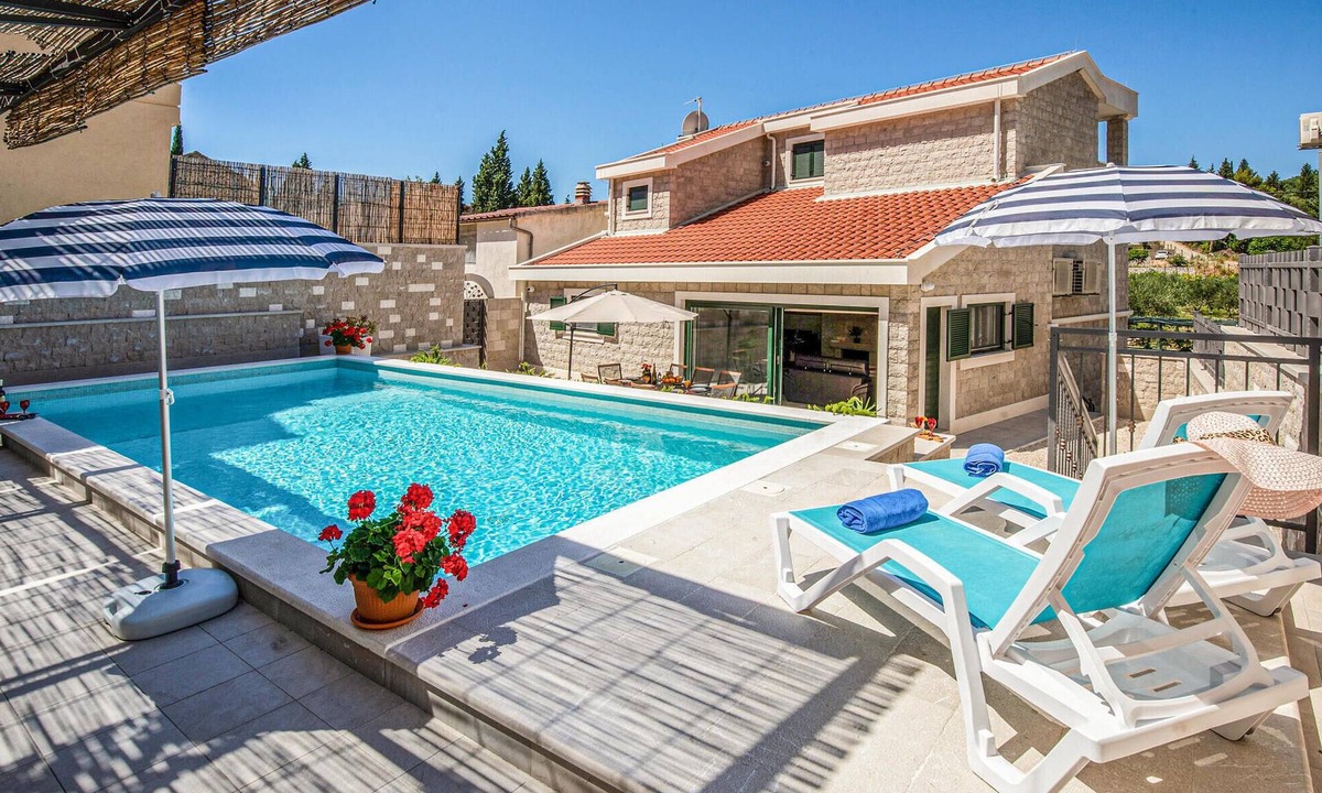 Kremena House | Stunning home in Klek