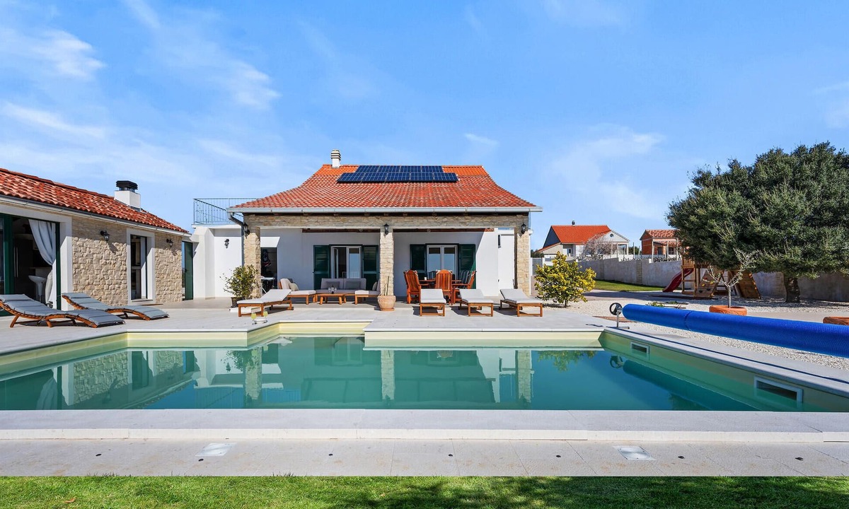 Velim House | Stunning home in Krkovic