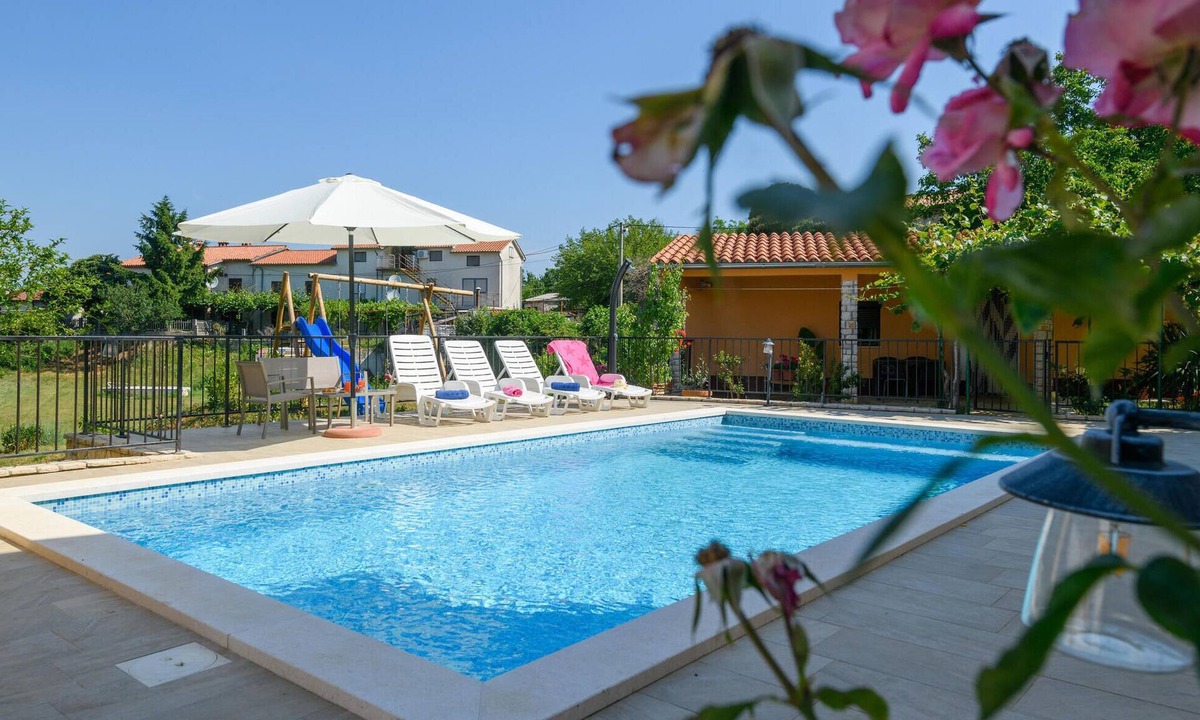 Nedescina House | Stunning home in Nedescina
