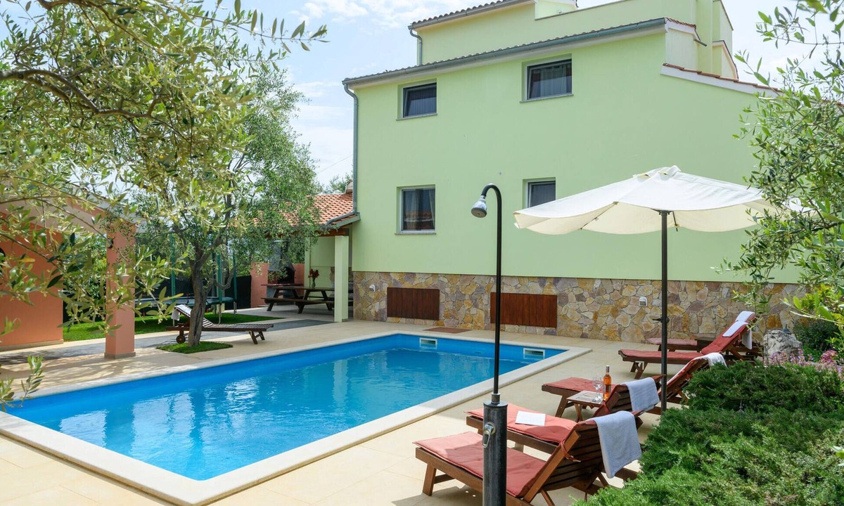 Mali Vareski House | Stunning home in Peruski