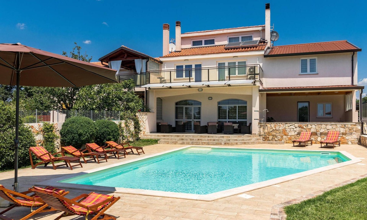 Galizana House | Stunning home in Pula