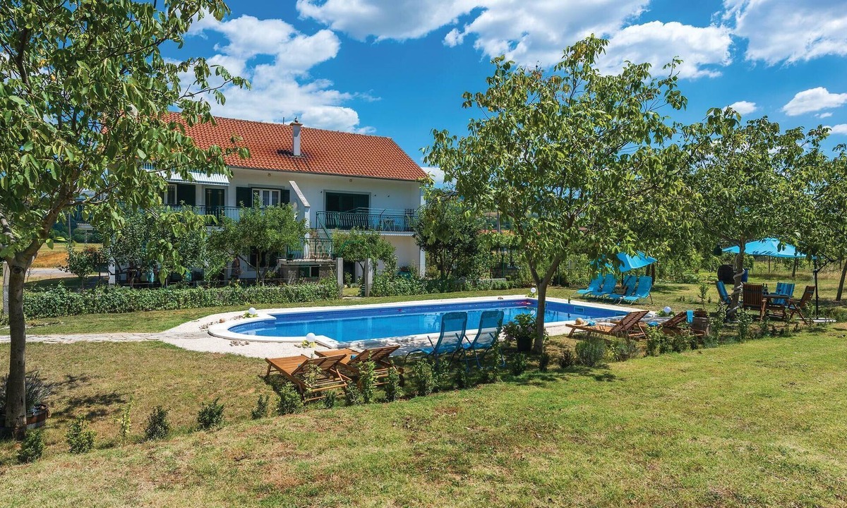 Ruzic House | Stunning home in Ruzic